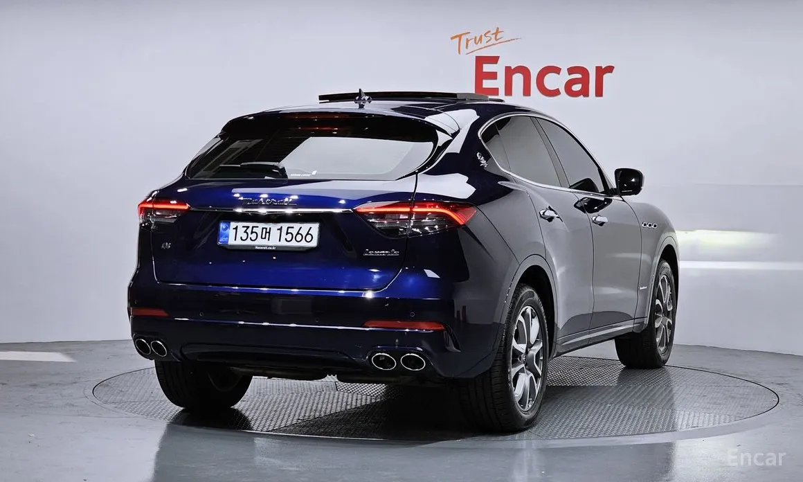 Фото 2 - Maserati Levante