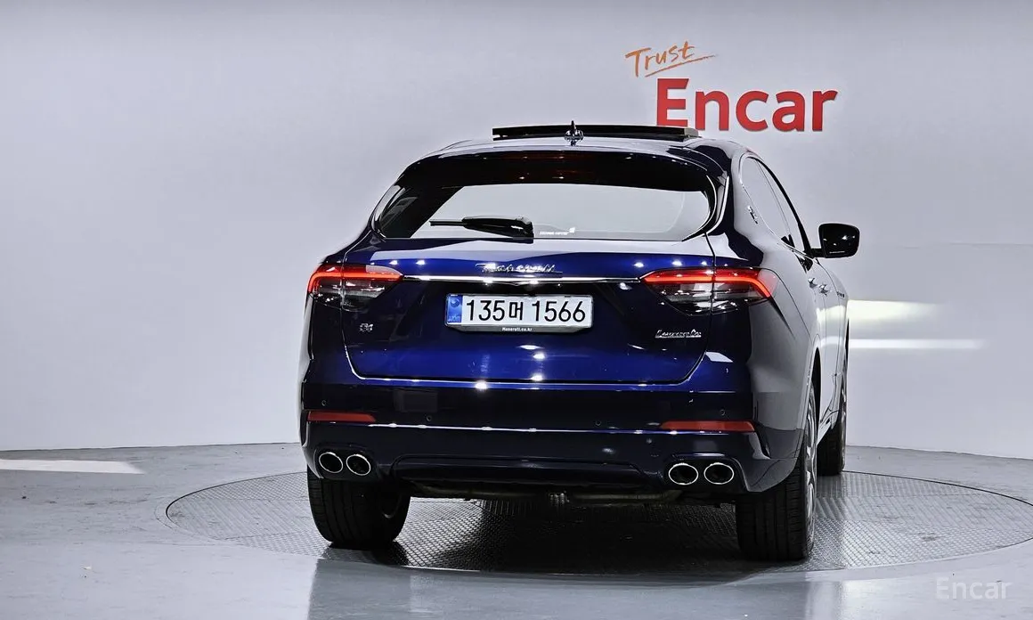 Фото 4 - Maserati Levante