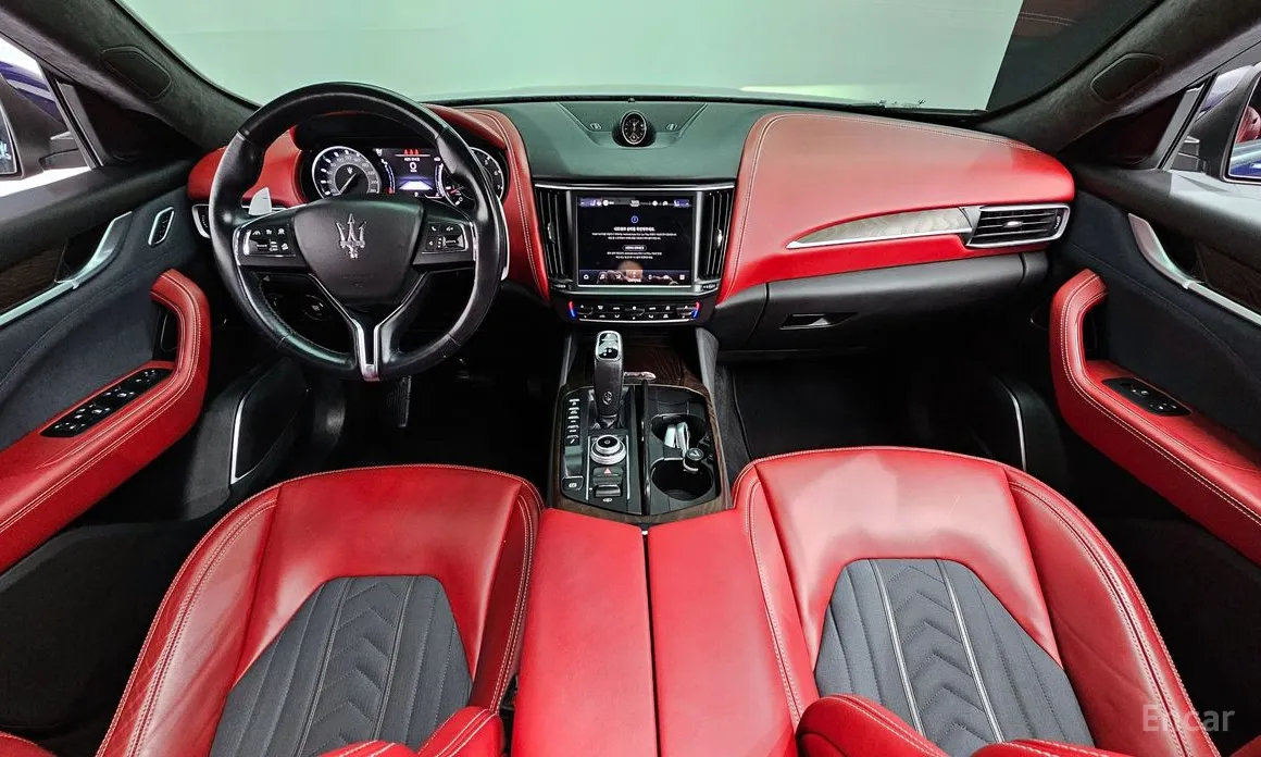 Фото 7 - Maserati Levante