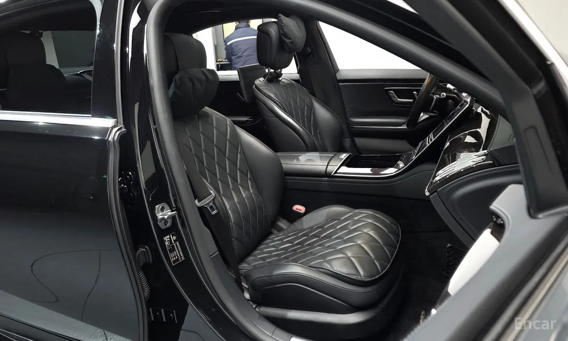 Photo 10 - Mercedes-Benz S-Class