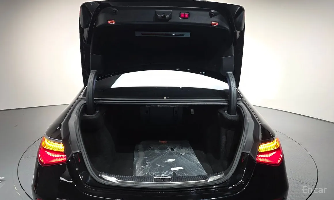 Photo 20 - Mercedes-Benz S-Class