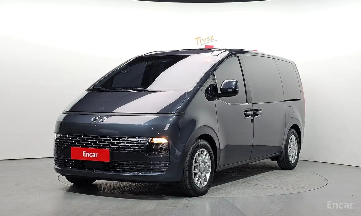 Photo 1 - Hyundai Staria