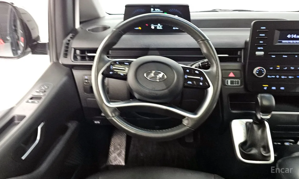 Photo 13 - Hyundai Staria