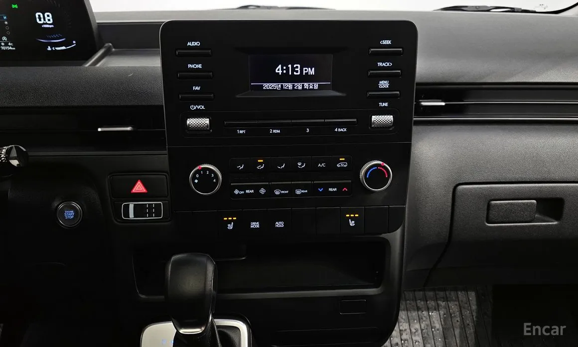 Photo 14 - Hyundai Staria