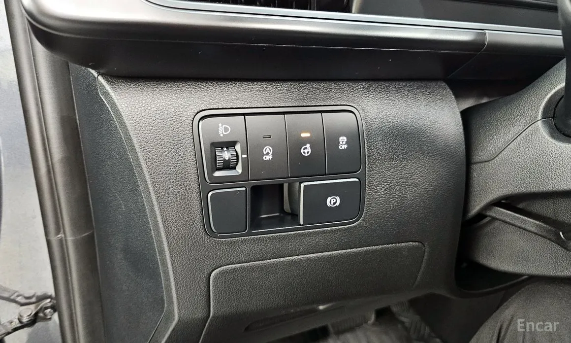 Photo 18 - Hyundai Staria