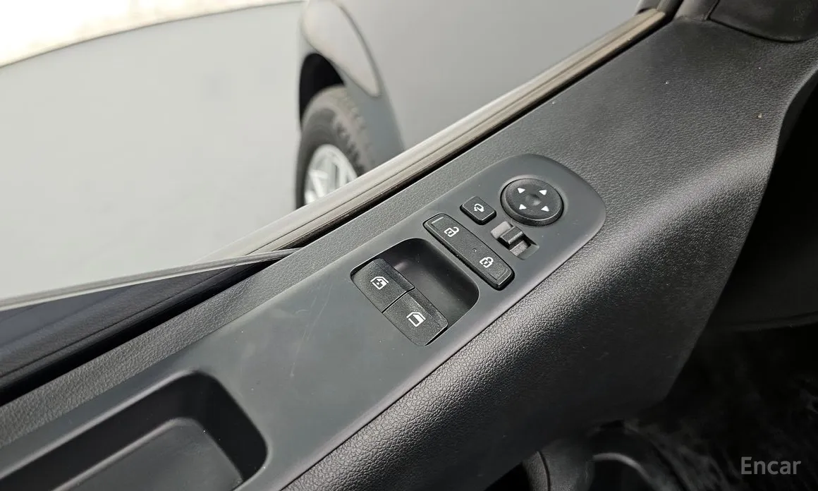 Photo 19 - Hyundai Staria