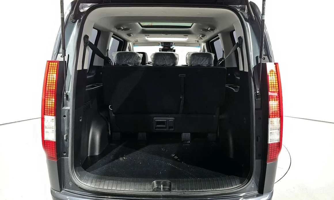 Photo 20 - Hyundai Staria