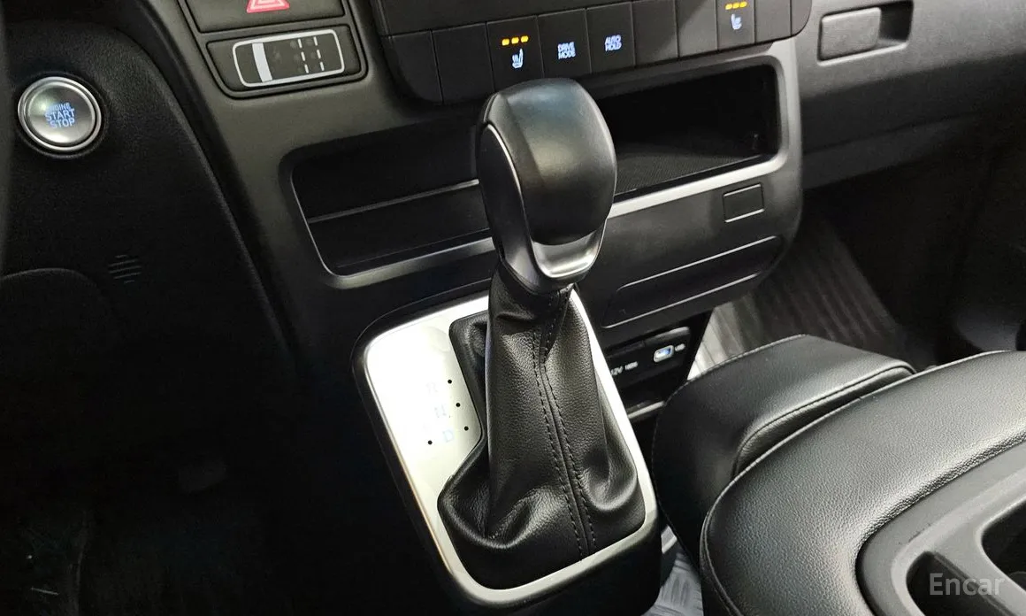 Photo 9 - Hyundai Staria