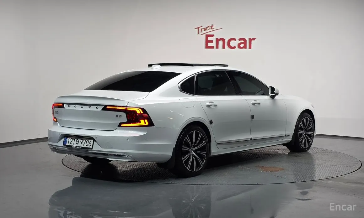 Фото 2 - Volvo S90