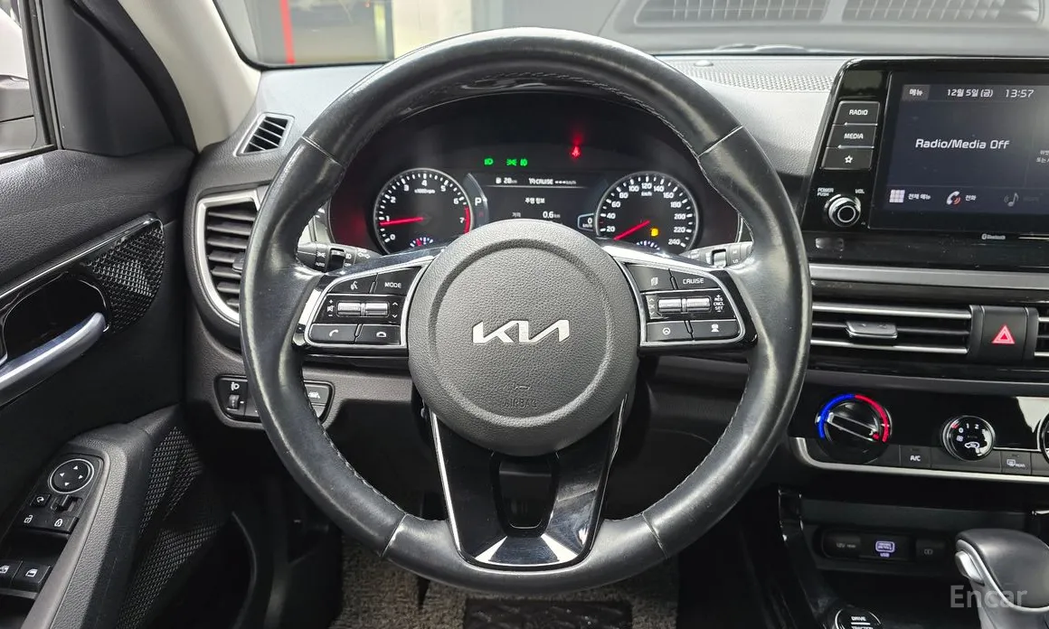 Фото 13 - Kia Seltos