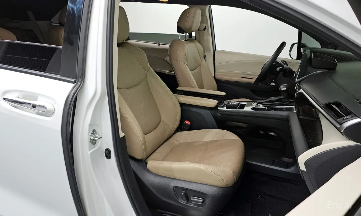 Фото 10 - Toyota Sienna