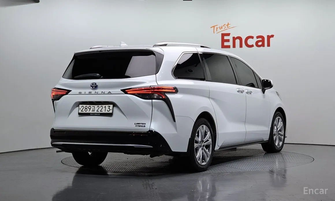 Фото 2 - Toyota Sienna