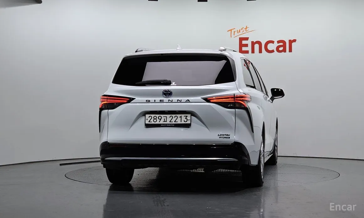 Фото 4 - Toyota Sienna