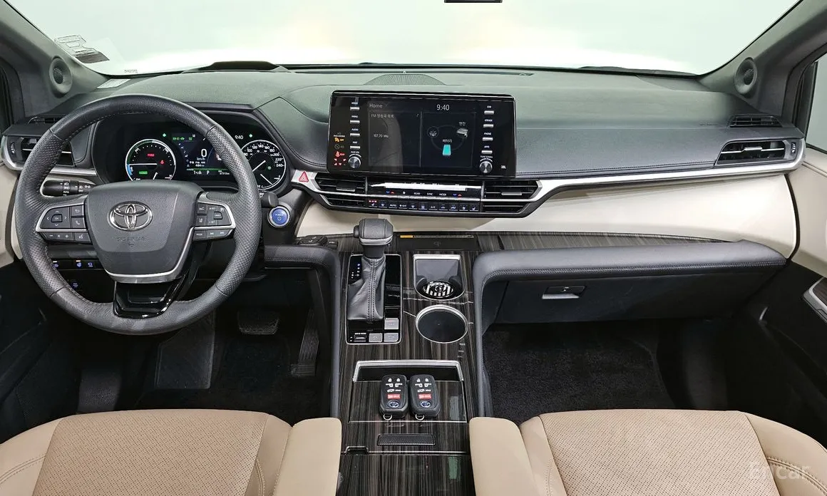 Фото 7 - Toyota Sienna