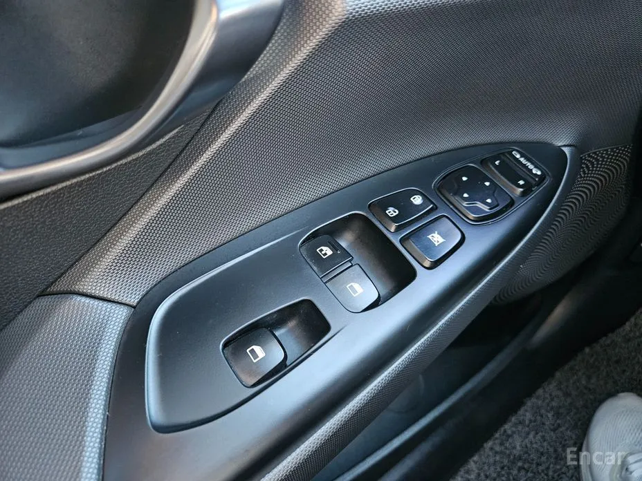 Фото 13 - Hyundai Veloster