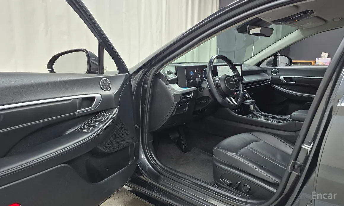 Photo 11 - Hyundai Sonata