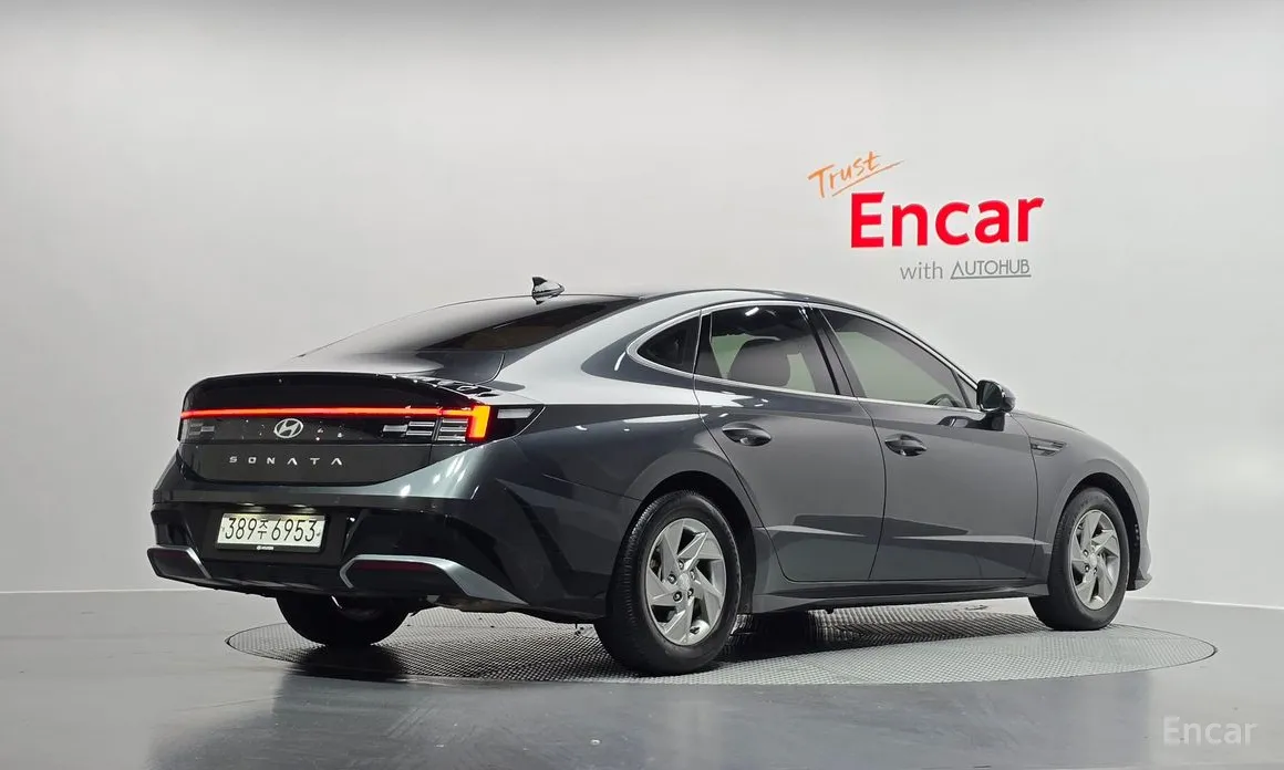 Photo 2 - Hyundai Sonata