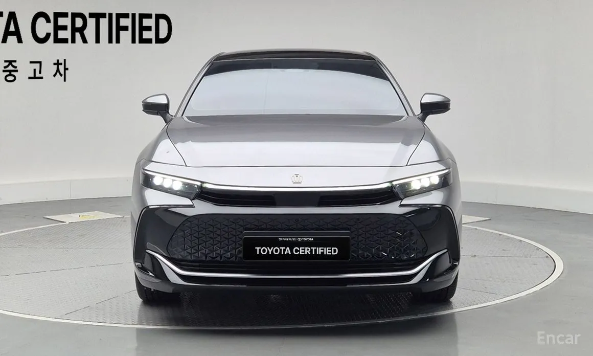 Фото 3 - Toyota Crown