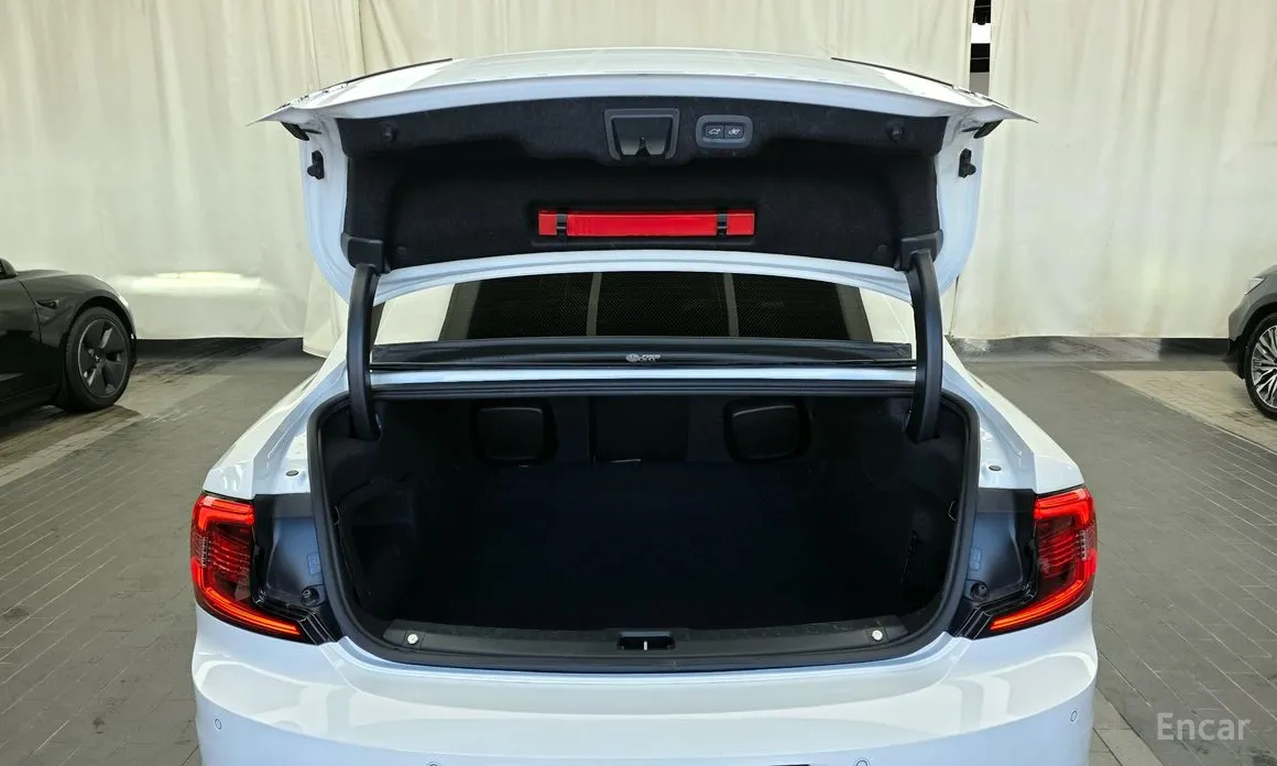 Фото 20 - Volvo S90