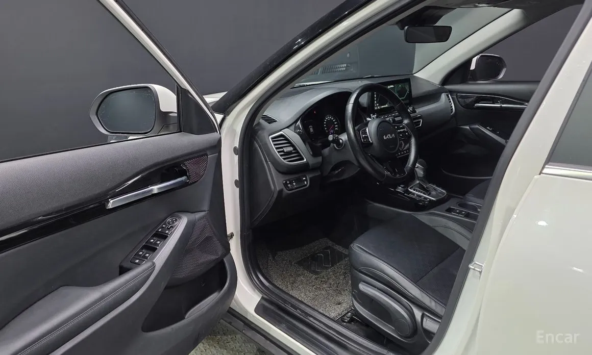 Фото 10 - Kia Seltos