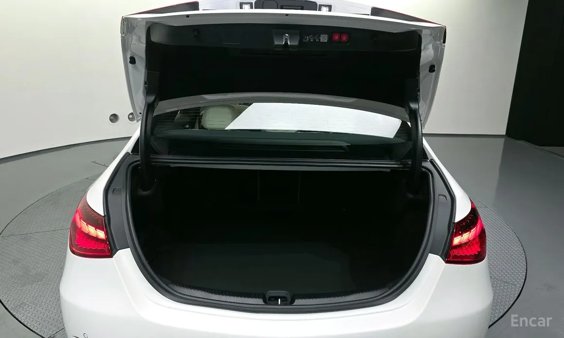 Фото 20 - Mercedes-Benz C-Class