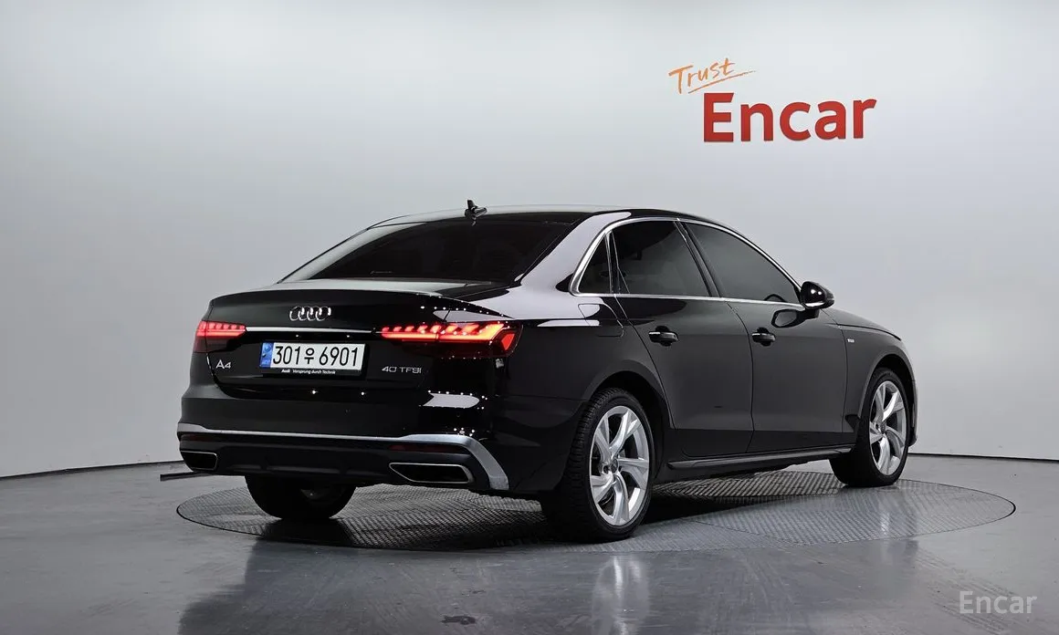 Фото 2 - Audi A4