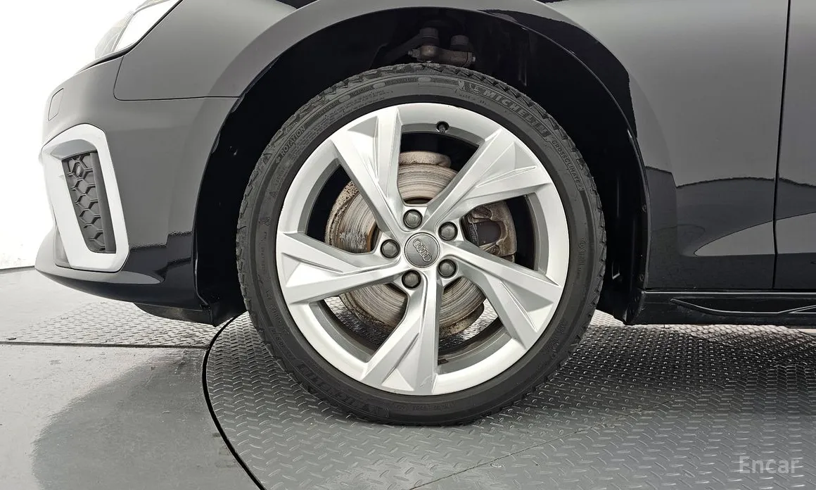 Фото 5 - Audi A4