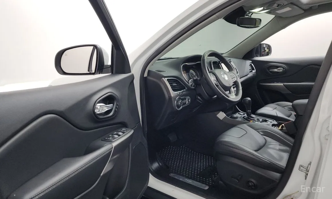 Фото 10 - Jeep Cherokee