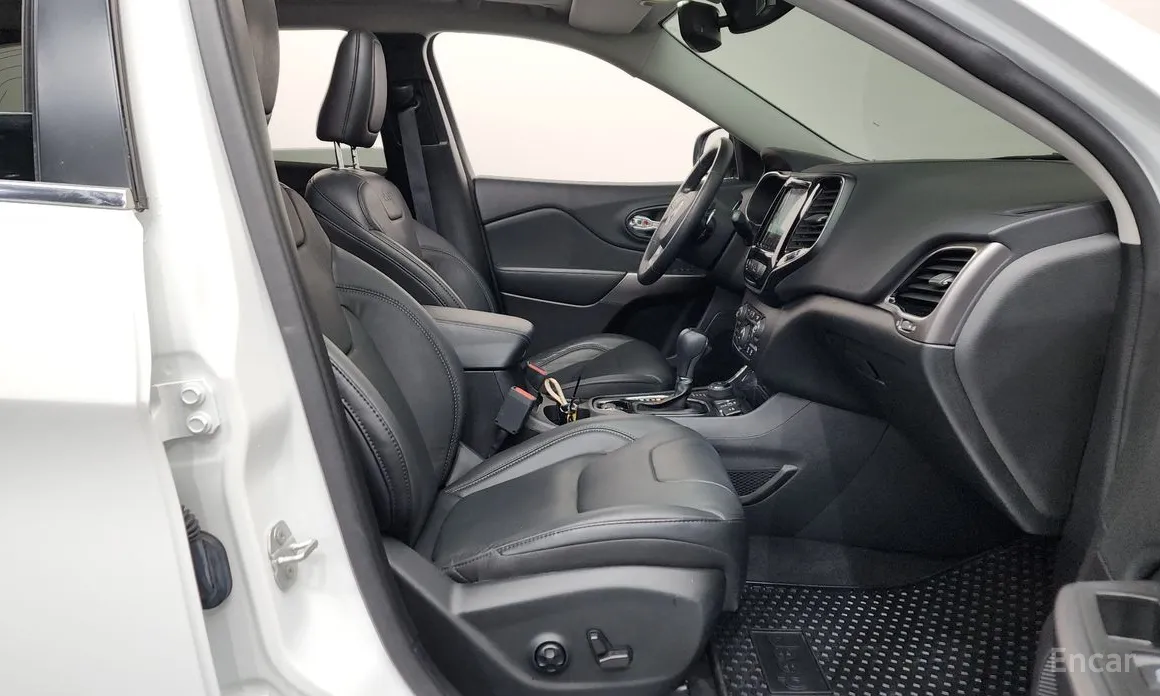 Фото 11 - Jeep Cherokee