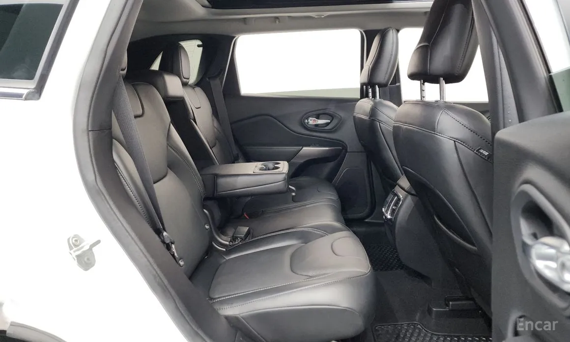 Фото 12 - Jeep Cherokee