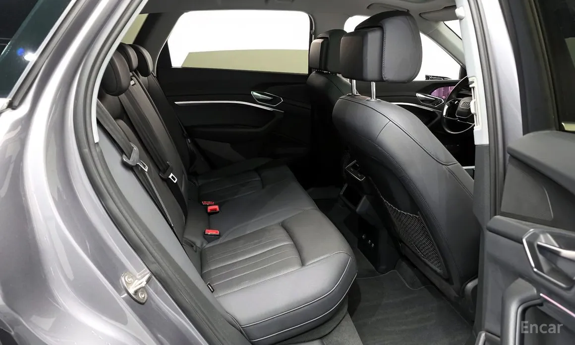 Фото 12 - Audi e-tron