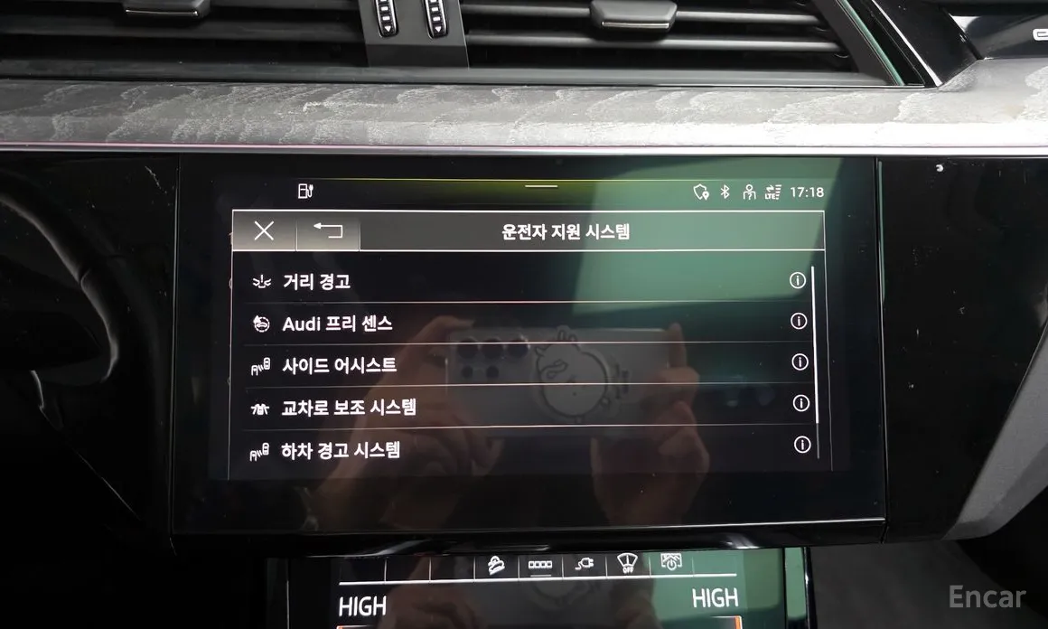 Фото 17 - Audi e-tron