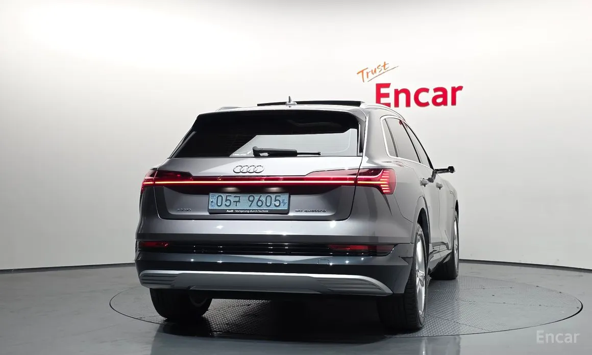 Фото 4 - Audi e-tron