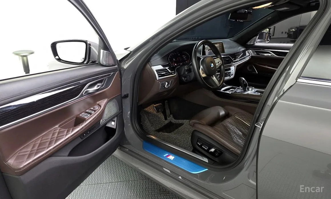 Фото 10 - BMW 7 Series