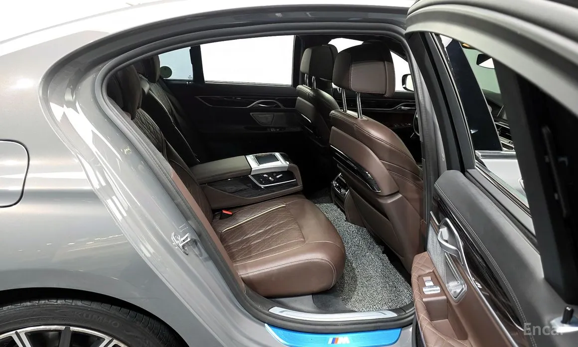 Фото 12 - BMW 7 Series