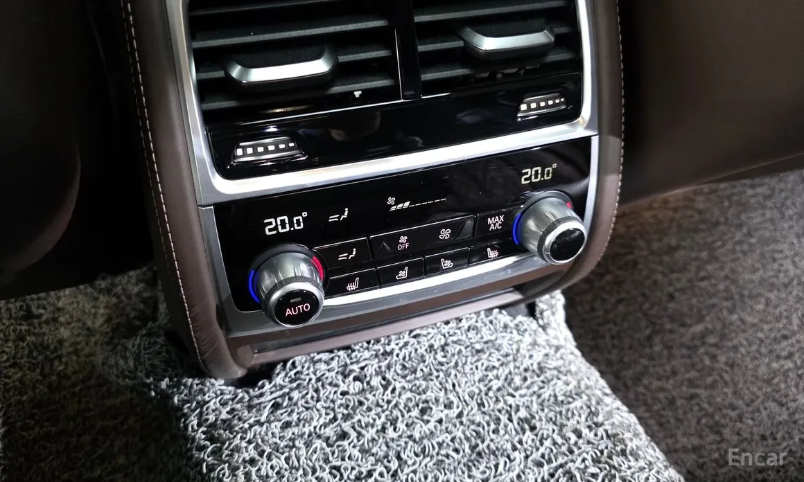 Фото 18 - BMW 7 Series