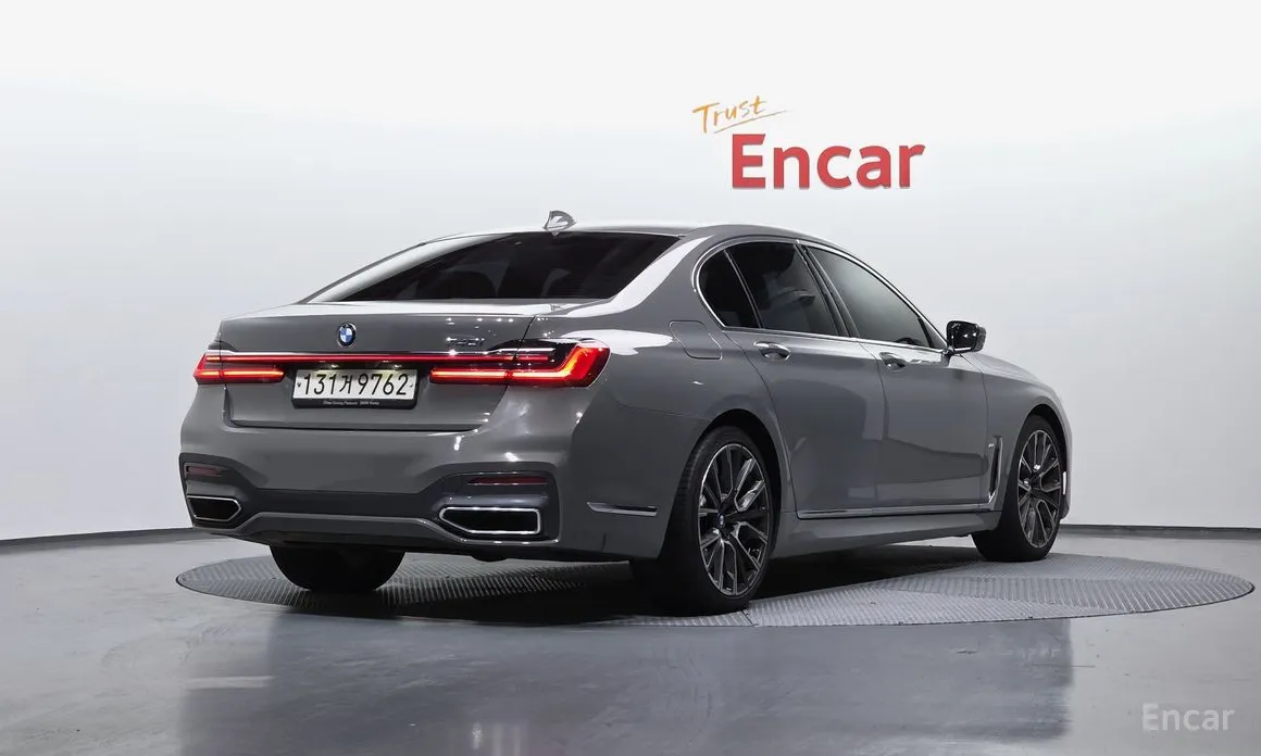 Фото 2 - BMW 7 Series