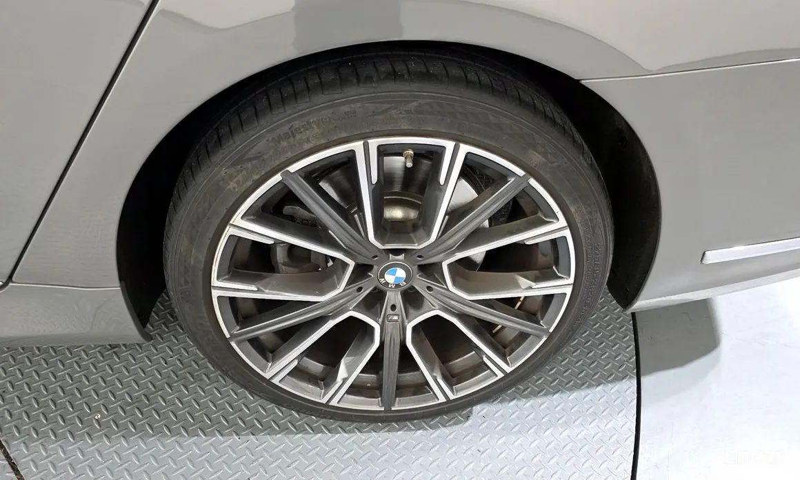 Фото 5 - BMW 7 Series