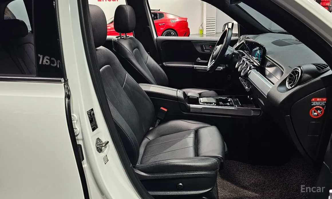 Фото 10 - Mercedes-Benz GLB-Class