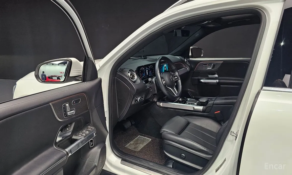 Фото 11 - Mercedes-Benz GLB-Class