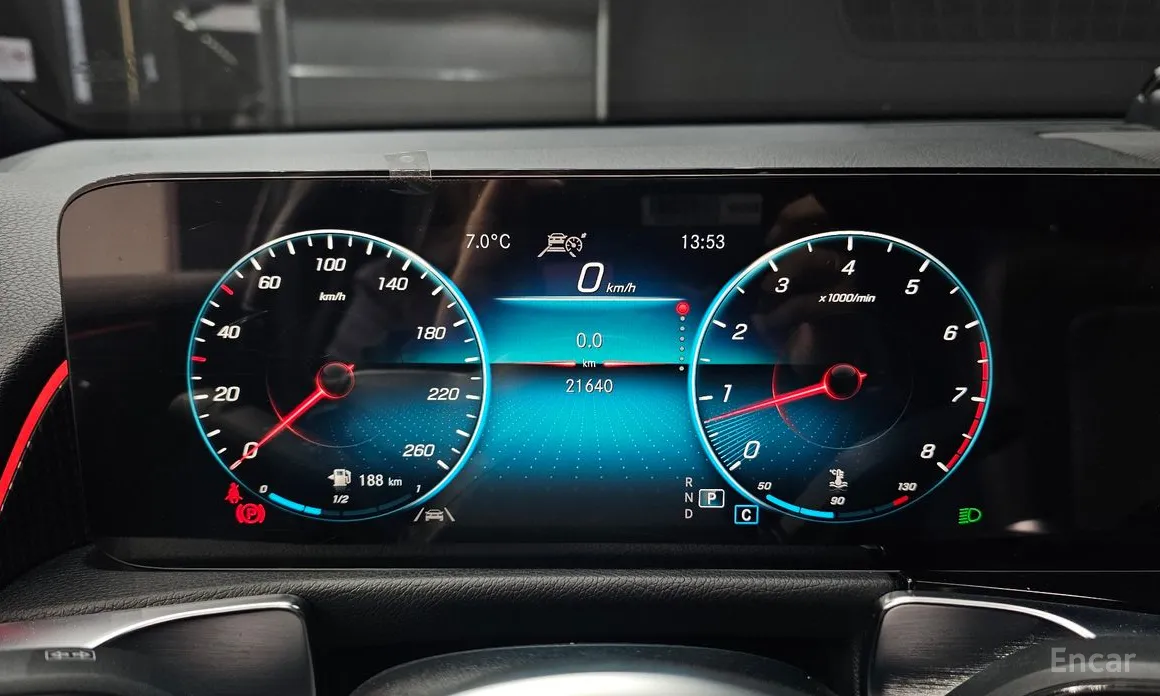 Фото 8 - Mercedes-Benz GLB-Class