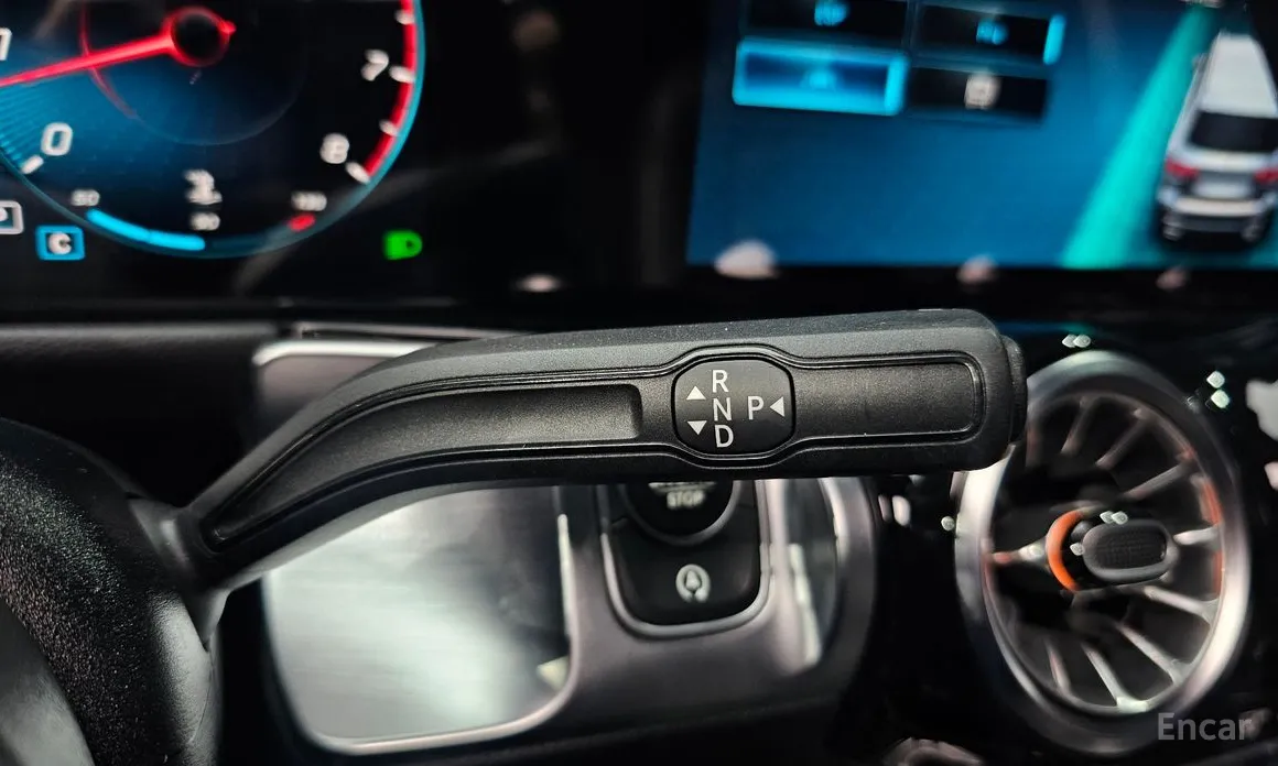 Фото 9 - Mercedes-Benz GLB-Class