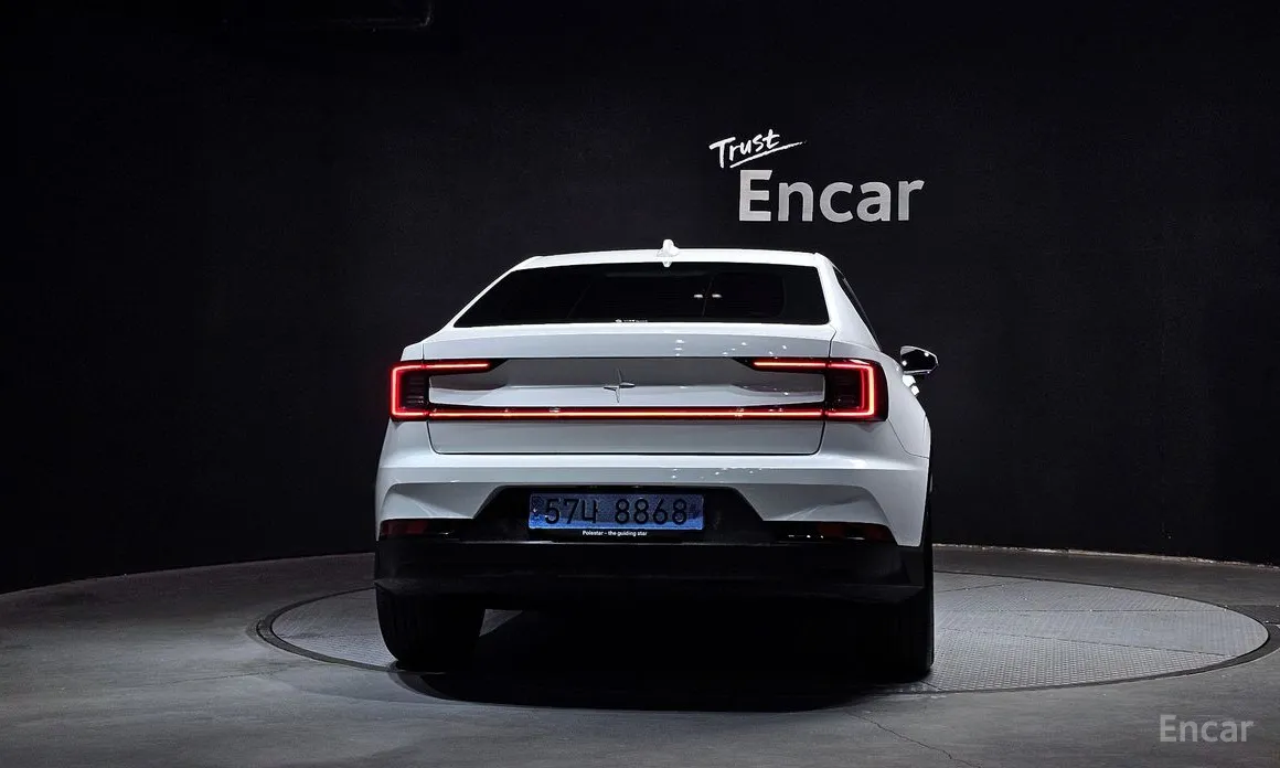 Фото 4 - Polestar 2