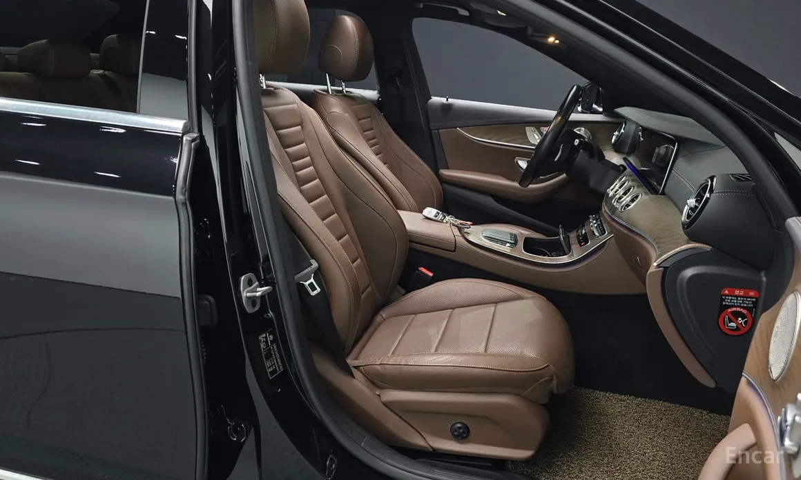 Фото 10 - Mercedes-Benz E-Class