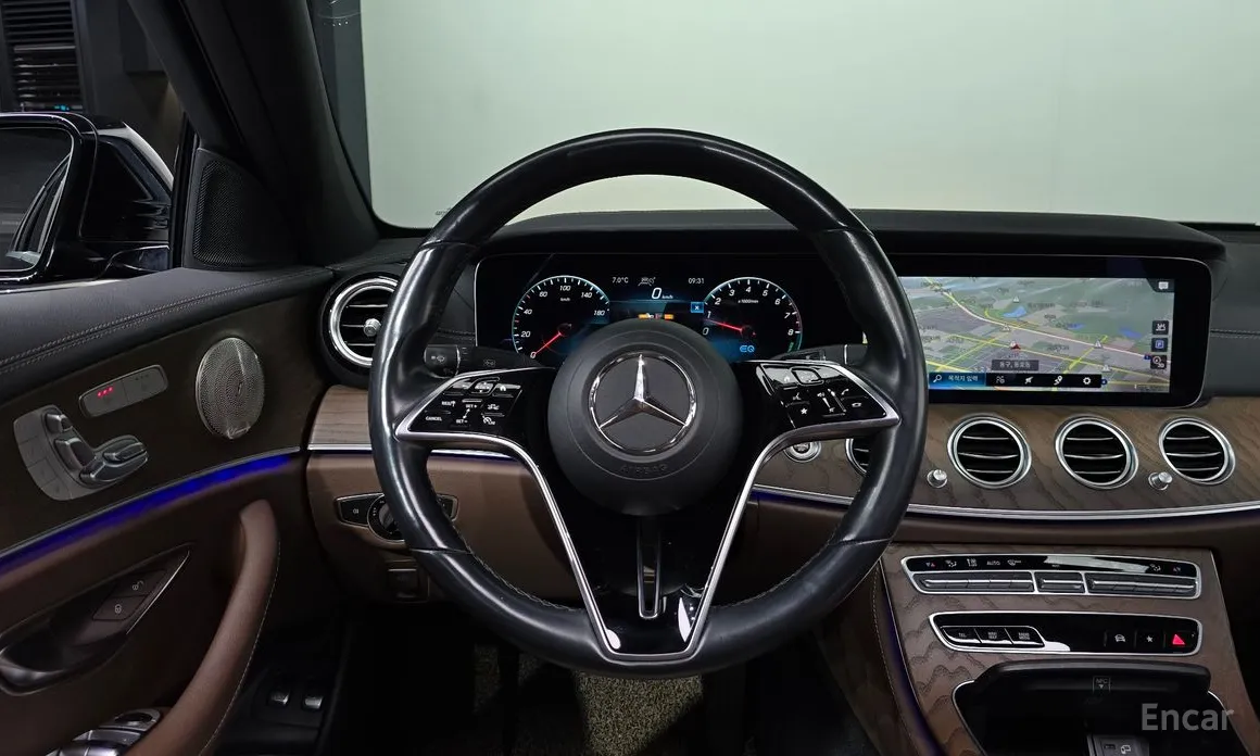 Фото 13 - Mercedes-Benz E-Class