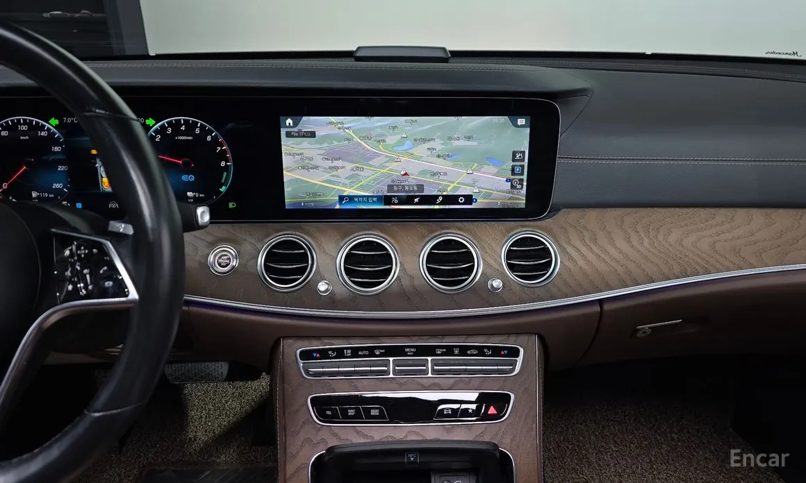 Фото 15 - Mercedes-Benz E-Class