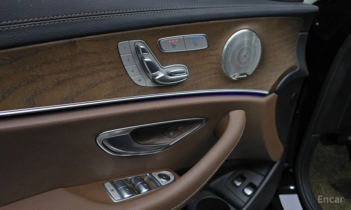 Фото 17 - Mercedes-Benz E-Class