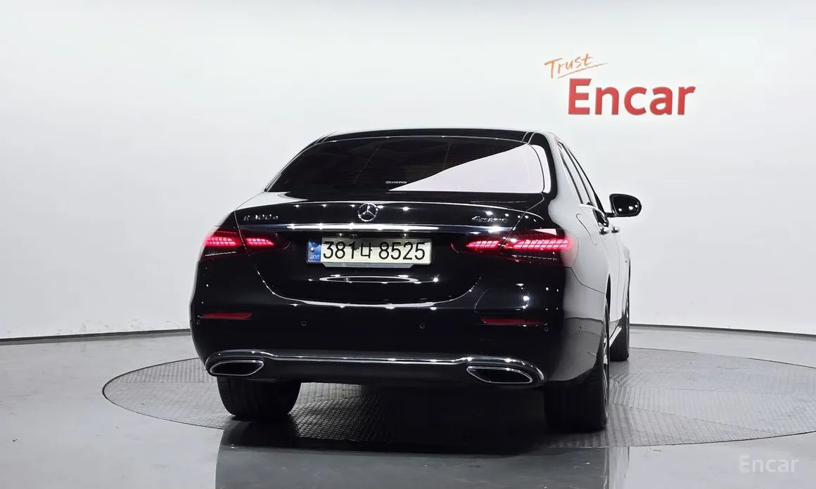 Фото 4 - Mercedes-Benz E-Class