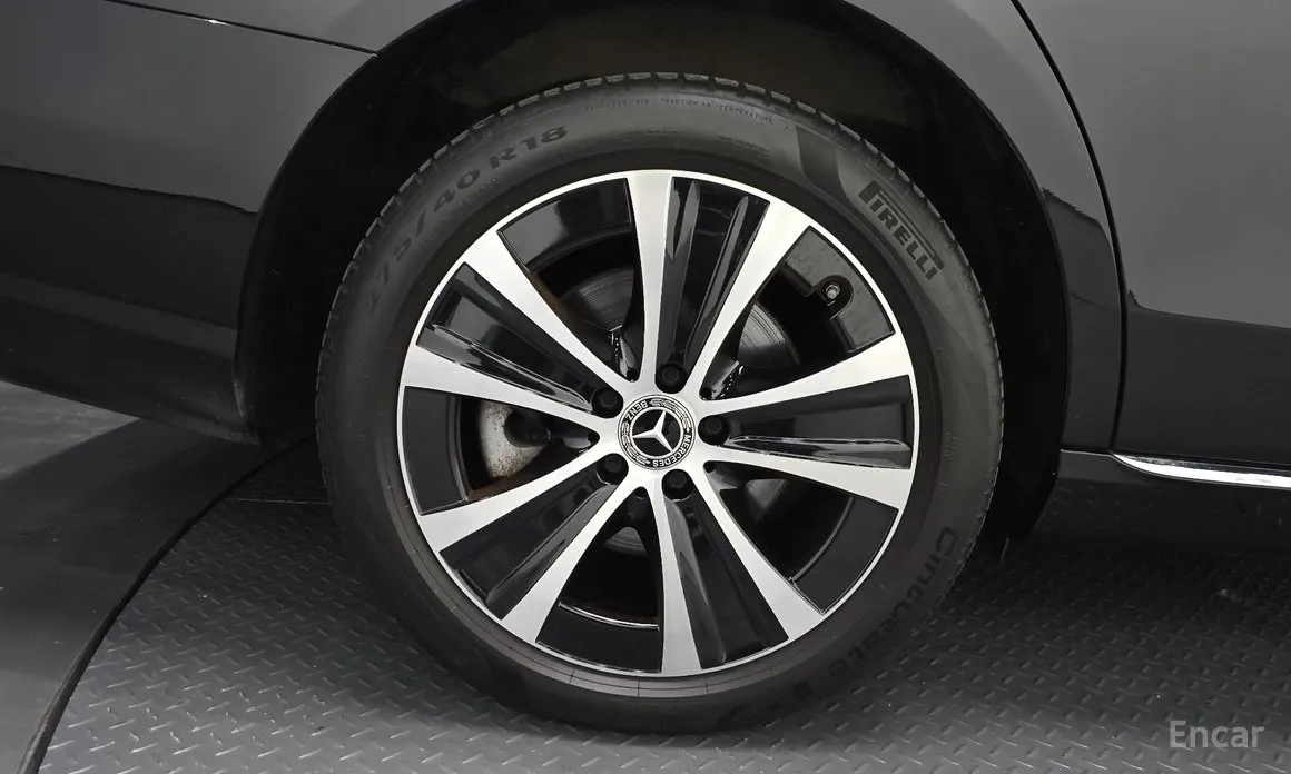 Фото 5 - Mercedes-Benz E-Class