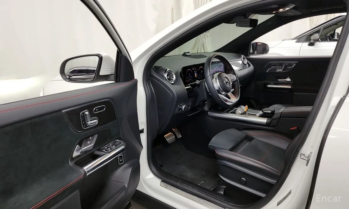 Фото 10 - Mercedes-Benz GLA-Class